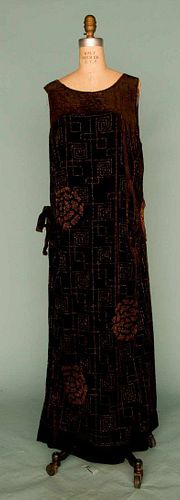BEADED VELVET DRESS, 1919-1921