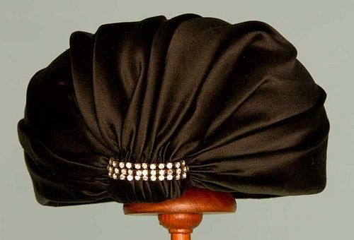 BALENCIAGA COUTURE HAT & BOX, 1950s