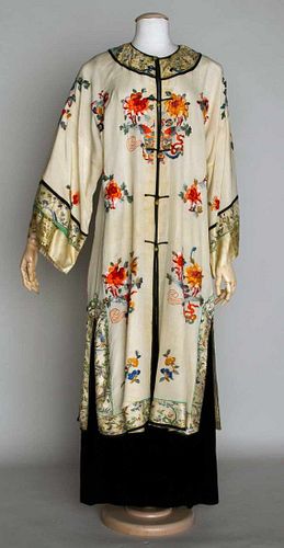 COLORFULLY EMBROIDERED EXPORT COAT, CHINA, 1900-1930