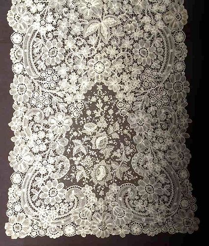 BRUSSELS MIXED LACE VEIL, LATE 19TH C