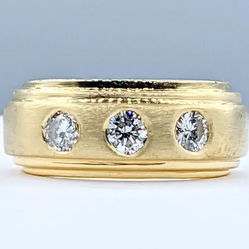 Handsome Three-Stone Diamond Ring - 18K Gold