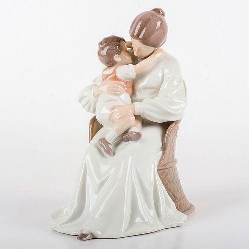 B&G Bing and Grondahl Figurine, Mother Love 1552