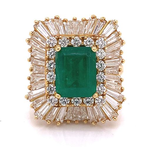 7.70 Ctw Colombian Emerald & Diamonds 18k Gold cocktail Ring