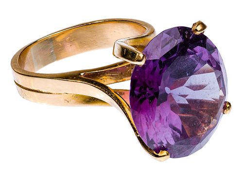 20k Gold and Purple Sapphire Ring