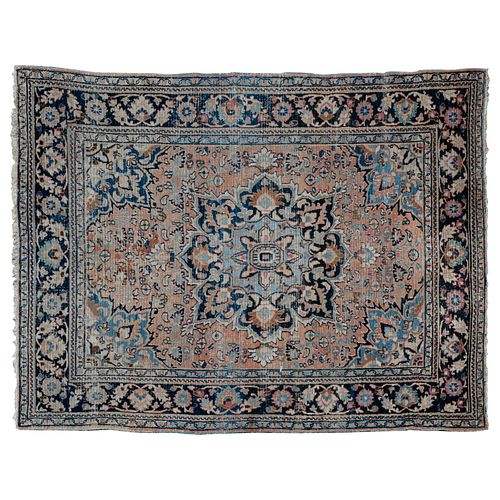 Tapete. Irán, SXX. Elaborado en fibras de lana y algodón. Decorado con elementos florales, vegetales y orgánicos en tonos azules.