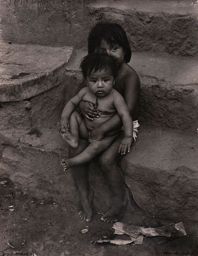 Scotese, Graziella. Niños Refugiados. San Salvador, 1984. Fotografía, 30 x 23 cm. Firma impresa; lugar y año impresos.