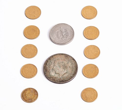 Lote de monedas. 10 monedas "20 centavos, pirámide de Teotihuacán", México 1943 - 1974, en bronce. Otras. Piezas: 12