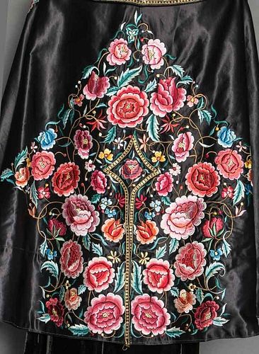 COLORFUL EMBROIDERED CAPE, SPAIN, 1940s
