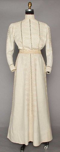 EMBROIDERED LINEN AFTERNOON DRESS, c. 1906