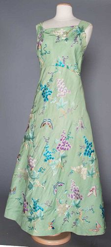 CHINESE EMBROIDERED EVENING GOWN, 1930s
