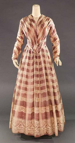 MAUVE PRINTED DAY DRESS, LATE 1840s