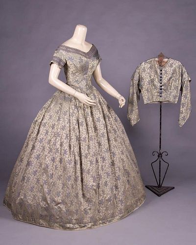 CONVERTIBLE PATTERNED SILK GOWN, 1850-1855