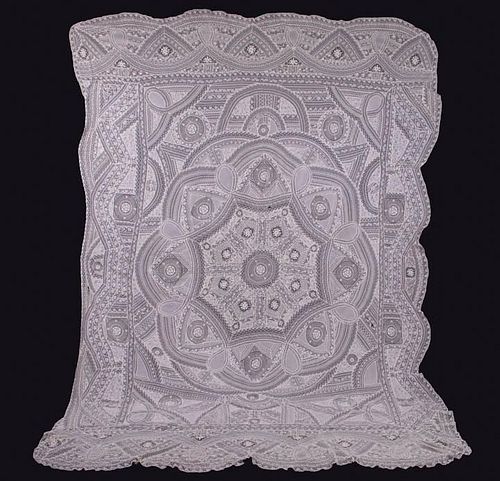 PIECED LACE ARCHITECTURAL MOTIF BED COVERING