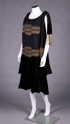 BLACK CREPE & LAMÃ‰ EVENING DRESS, LATE 1920s