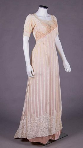 LABELED SILK CHIFFON & VOIDED VELVET EVENING GOWN, 1910