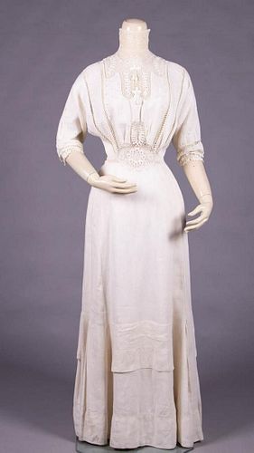 LINEN TEA DRESS, c. 1908