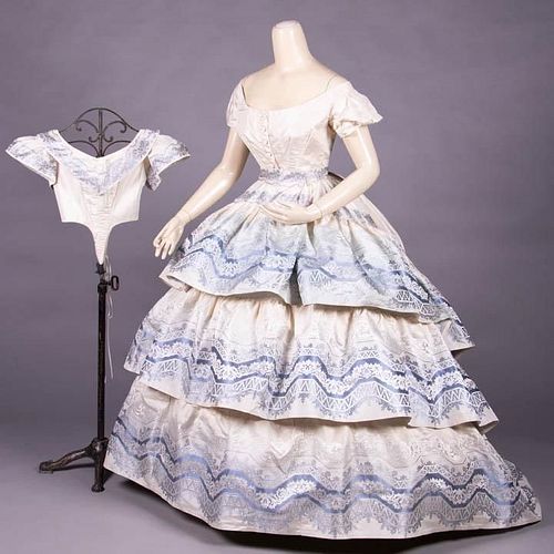 IVORY PATTERNED SILK TAFFETA EVENING GOWN, MID 1850s