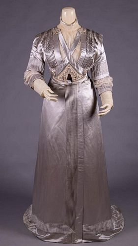 SILVER SILK SATIN EVENING DRESS, NEW YORK CITY, c. 1908