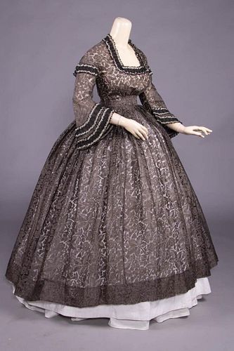 FIGURED GAUZED DAY DRESS, 1850-1855