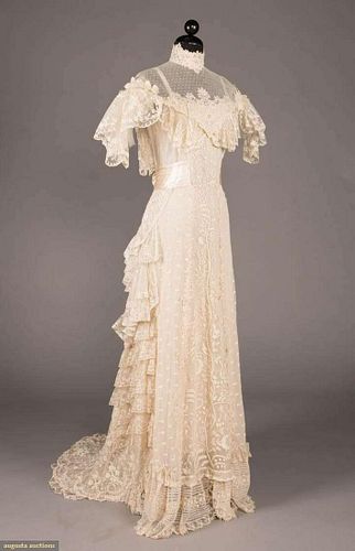 TRAINED LINGERIE GOWN, c. 1908
