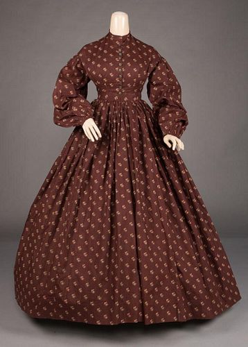 PRINTED BROWN COTTON DAY DRESS, c. 1865