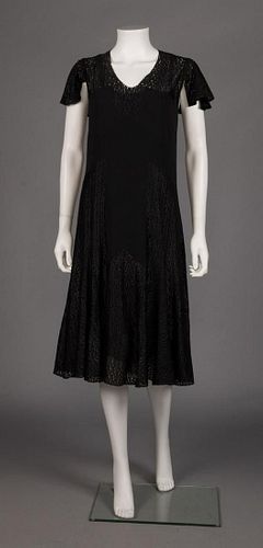 SQUIGGLE PATTERN BLACK LACE EVENING GOWN, 1930