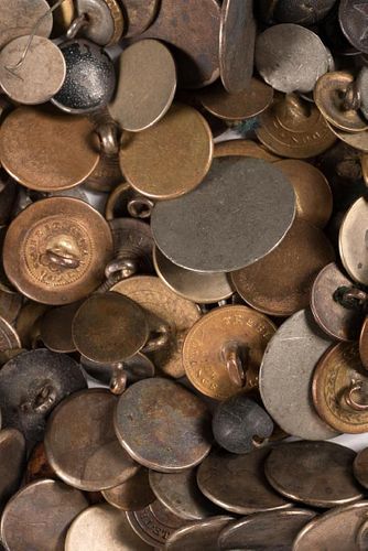 LARGE LOT METAL MILITARY & LIVERY BUTTONS, 19TH C