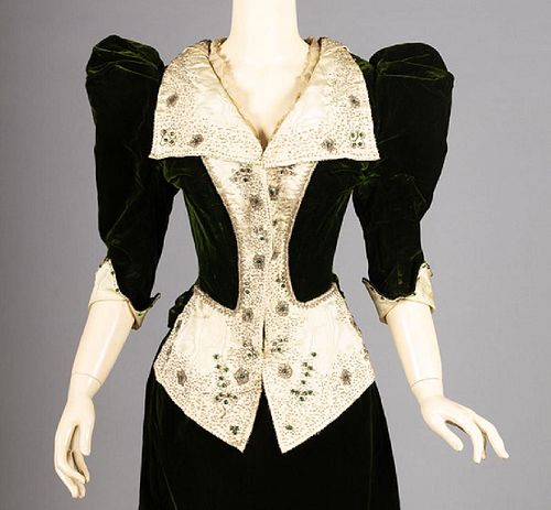 GREEN VELVET & CREAM SILK DRESS, MID 1890s