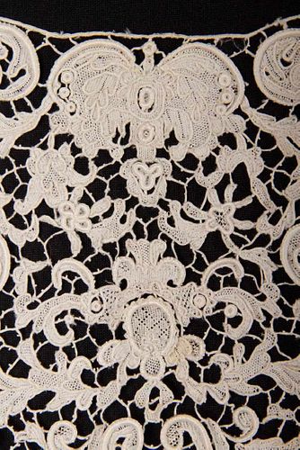 FIVE NEEDLE LACE ACCESSORIES, ITALY, LATE 18TH-EARLY
