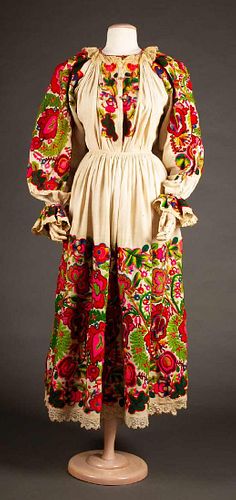 EMBROIDERED REGIONAL DRESS, HUNGARY, EARLY 20TH C