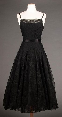 MAINBOCHER LACE EVENING GOWN, 1940s