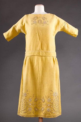EMBROIDERED CURRY LINEN DAY DRESS, 1920s