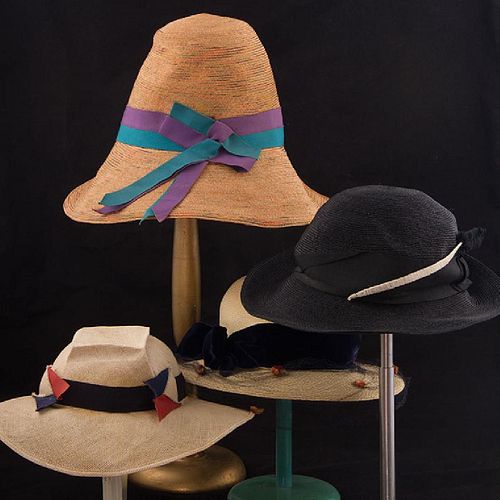 4 LADIES' STRAW DAY HATS, 1930s