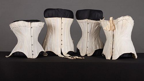 4 WHITE GIRLS CORSETS, EARLY 20th C