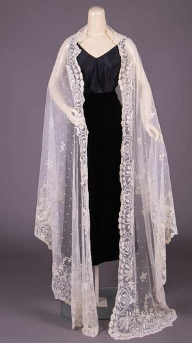 DEMILUNE CHAINSTITCH EMBROIDERED SHAWL, MID-LATE 19TH C