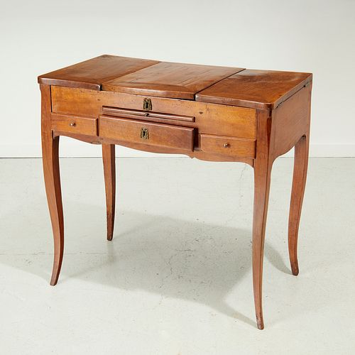 Provincial Louis XV walnut dressing table
