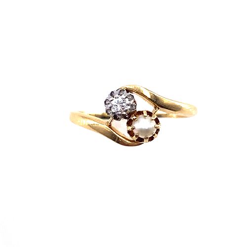 French Diamond & Pearl crossover 18k Gold Ring