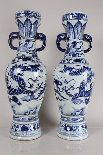 Collection of Chinese Blue and White Dragon-decorating Duo-handled Massive Porcelain Vases