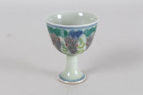 A Chinese Grape-fortune Porcelain Fortune Cup 