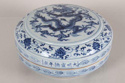A Chinese Lidded Dragon-decorating Blue and White Porcelain Fortune Dishes