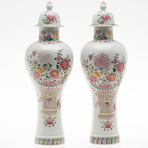 4643722: Pair of Famille Rose Lidded Vases, Modern KL6CC