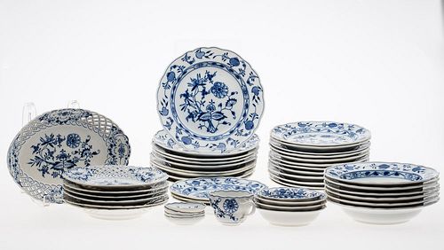 4542922: Meissen Blue Onion Plates, 45 pieces KL5CF