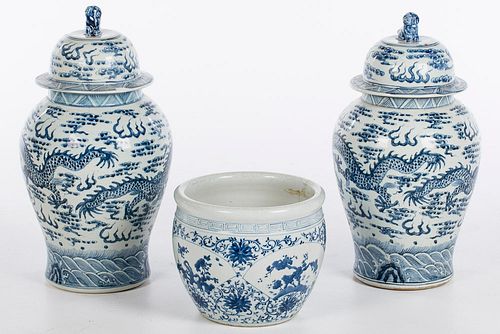 4542952: 3 Chinese Underglaze Blue Decorated Porcelain Vessels, Modern KL5CC