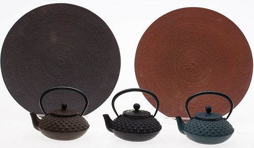 4543099: 18 Japanese Cast Iron Metal Teapots and 14 Cast Iron Chargers KL5CC