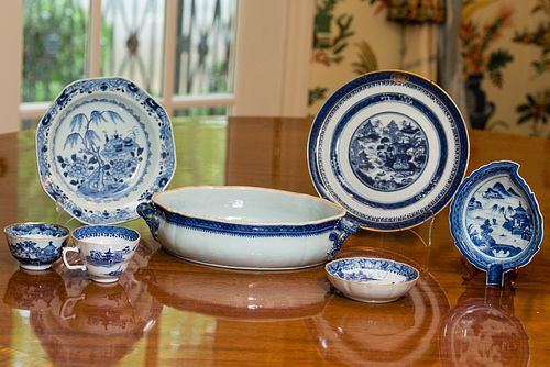 4368465: 7 Pieces of Chinese Export Blue and White Porcelain,
 18th/19th Century C8GAC
