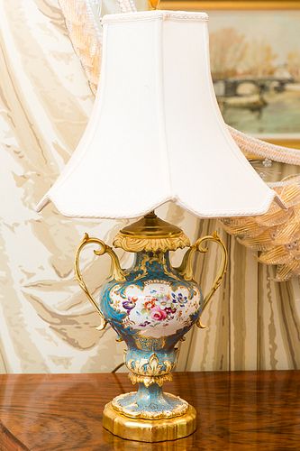 4368547: English Porcelain Vase Now Mounted as a Lamp, 19th century
C8GAF