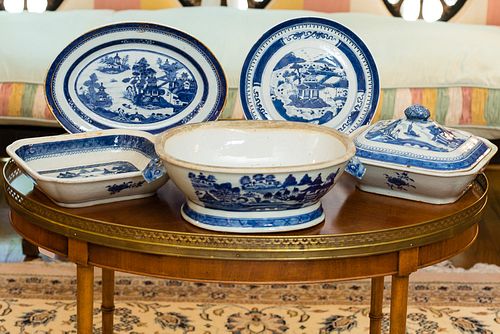 4368549: 5 Chinese Export Blue and White Porcelain Articles, 18th/19th C C8GAC