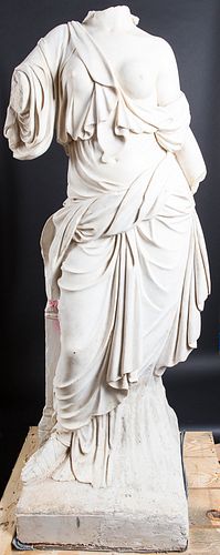4419938: Large Marble Sculpture of a Woman in Roman Dress,
 Probably 19th Century T8KBL