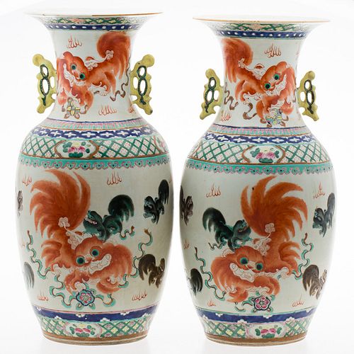 4419973: Pair of Chinese Temple Vases Decorated with Fu
 Dogs, Late 19th/Early 20th Century T8KBC