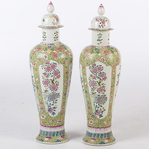 4269313: Two Similar Famille Rose Decorated Porcelain Covered Vases, Modern E1REC